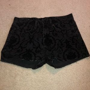 black patterned women’s H&M Women’s size 4 shorts